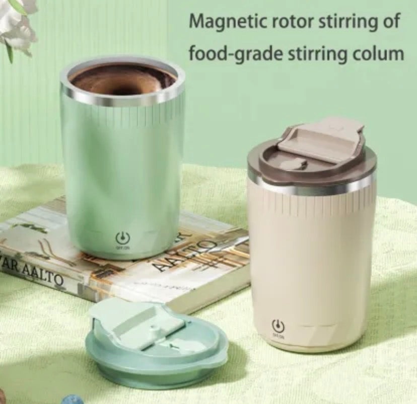 Automatic stirring cup